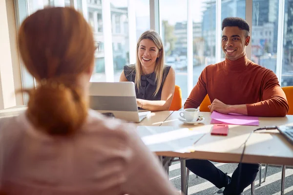 Young Colleagues Commission Having Pleasant Talk Young Female Applicant Relaxed — Stock Photo, Image