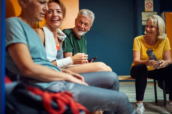 Group Sporty Poeple Gym Dressing Room Sitting Having Conversation Senior — Stock Photo, Image