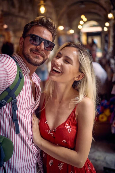 Paar Reisende Shopping Loving Glückliches Paar Urlaub — Stockfoto