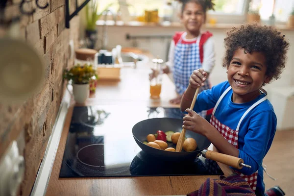 Afro American Siblings Embrace Joy Culinary Exploration Young Boy Playfully — Stock Photo, Image