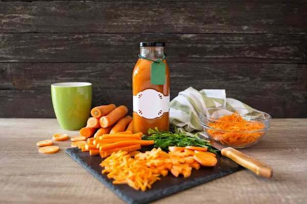 Nutrient Organic Raw Carrot Carrot Juice Wooden Table Backgroun — Stock Photo, Image