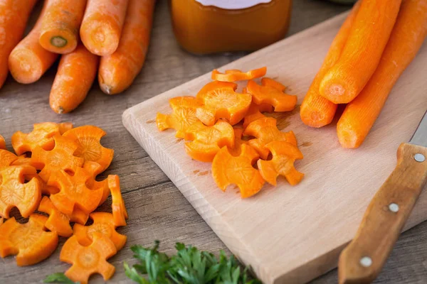 Здоровой Сырой Морковью Разделочной Доске — стоковое фото