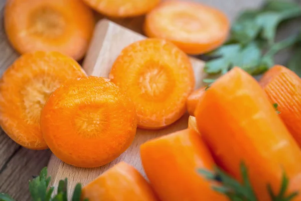Нарезанный Сырой Здоровой Морковью Ломтики Близко — стоковое фото