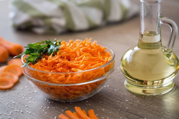 Ernährung Und Gesunder Salat Frisch Geriebene Karotten Und — Stockfoto