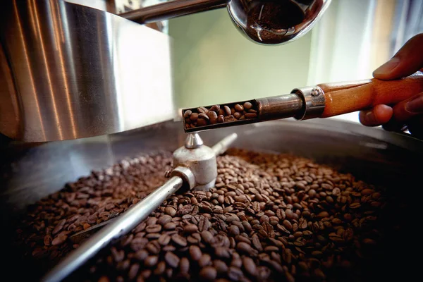 Close Roasting Mixing Whole Grain Coffee — Stock Photo, Image