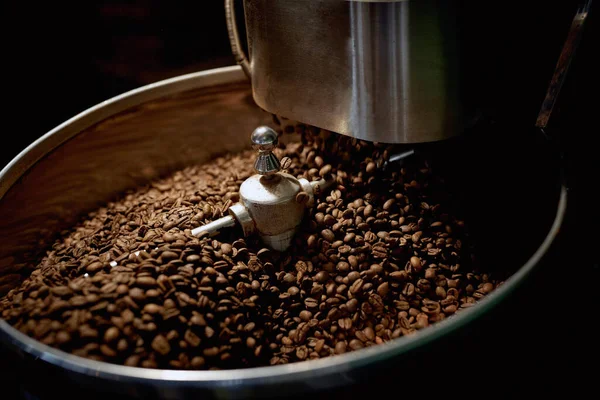全磨碎咖啡搅拌机的选择性聚焦图像 — 图库照片