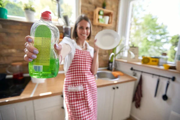 Joyful Young Woman Wearing Apron Standing Kitchen Holding Dish Washing — Stock Photo, Image