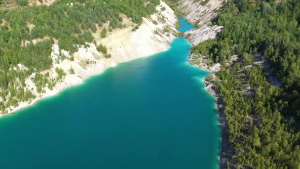 Azure Water Beautiful Forest Lake Shore Trees Steep Cliff — Stock Video