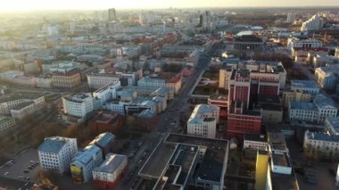 Minsk şehrinin merkezi havadan görülür. Dinamo Stadyumu. Güzel şehir manzarası