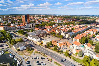 Klaipeda, Litvanya - 10 Eylül 2022 - Eski Şehir, tarihi binaları olan güzel sokaklar