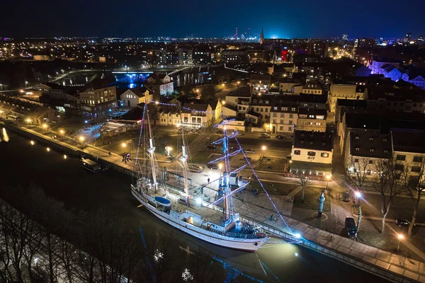 Klaipeda, Litvanya - 23 Şubat 2023 - Litvanya 'daki Işık Festivali sırasında şehrin aydınlanması