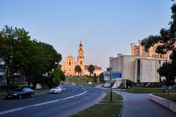 グロドノ ベラルーシ 6月11 2019 街の中央部 聖なる十字架の発見の教会の眺め — ストック写真