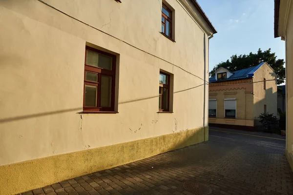 Grodno Bělorusko Června 2019 Staré Poválečné Domy Městě Domy Prasklinami — Stock fotografie