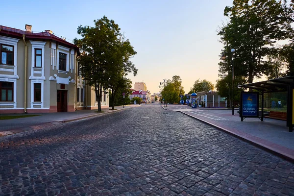 グロドノ ベラルーシ 6月11 2019 Grodnoの快適な石畳Ozheshko Street — ストック写真