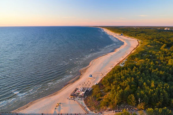 Plaża Morska Nad Bałtykiem Sezon Wakacyjny Dla Lokalnych Turystów Podróż — Zdjęcie stockowe