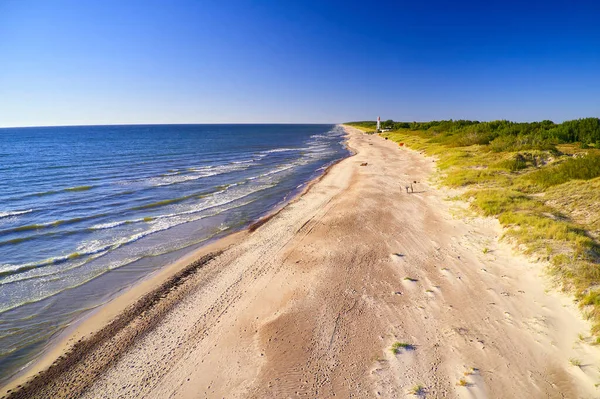 Letni Nasycony Krajobraz Morzu Latarnią Morską Pusta Opuszczona Plaża Unii — Zdjęcie stockowe