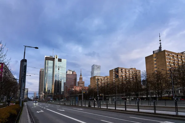 ポーランドのワルシャワ 2023年4月9日 ビジネス地区のワルシャワの街の眺め — ストック写真