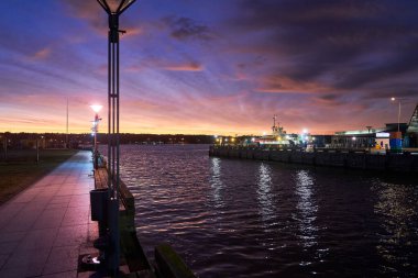Curonian Lagünü manzaralı Klaipeda 'da ilginç bir manzara.