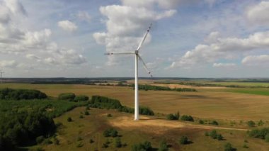 Alternatif enerji. Rüzgar çiftliği yeşil enerji üretiyor