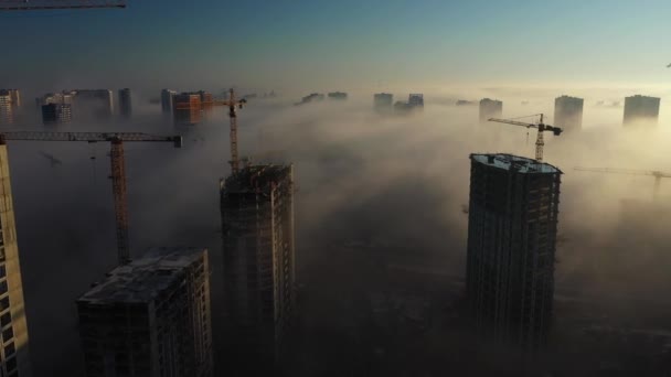 摩天大楼被浓雾环绕 — 图库视频影像