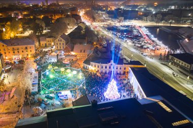 Klaipeda, Litvanya - 10 Aralık 2022 - Eski kasabada Noel kutlaması