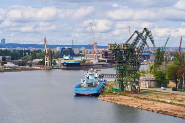 Gdansk, Polonya - 13 Ağustos 2023 - Ülke limanının manzarası