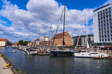 GDANSK, Polonya - 13 Ağustos 2023 - Ülkenin kuzeyinde güneşli bir gün