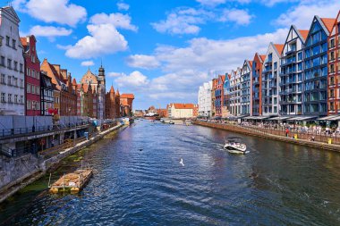 Gdansk, Polonya - 13 Ağustos 2023 - Şehrin tarihi kısmı manzaralı Panorama