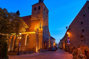 GRUDZENDZ, Polonya - 18 Ekim 2023 - eski kentte kaldırım. Gezinti