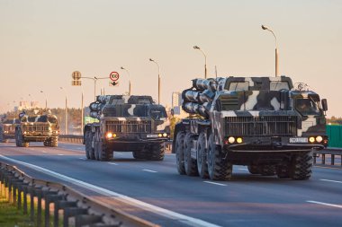 MINSK, BELARUS - 23 Mayıs 2019 - Büyük CIS roketatarlar eğitime gidiyor