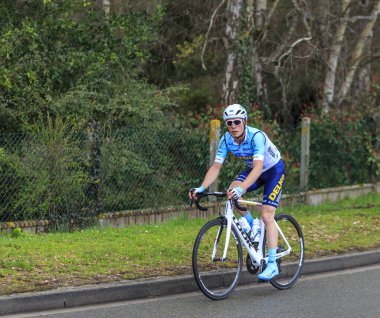 Beulle, Fransa - 10 Mart 2019: Delko Marsilya takımından İtalyan bisikletçi Alessandro Fedeli Paris-Nice 2019 'un 1..
