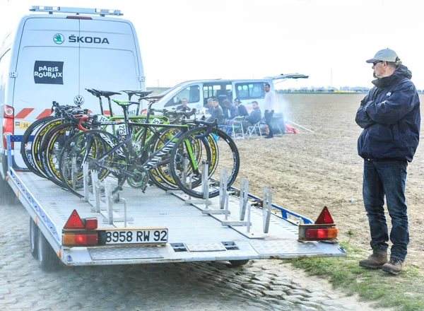 Carrefour Arbre Frankrike April 2015 Teknisk Lastbil Med Skadade Cyklar — Stockfoto