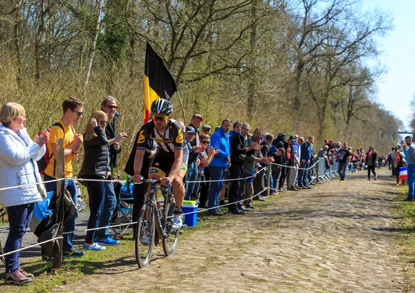 2015年4月12日 フランス アレンベルク発 Mtn Qhubekaチームのドイツ人サイクリスト アンドレアス スタッフが 2015年パリ ルーベ レースで開催されたアレンベルク — ストック写真