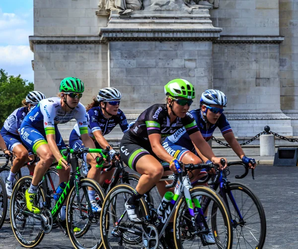 Paris France July 2016 Feminine Peloton Riding Arch Triomphe Champs Royalty Free Stock Images
