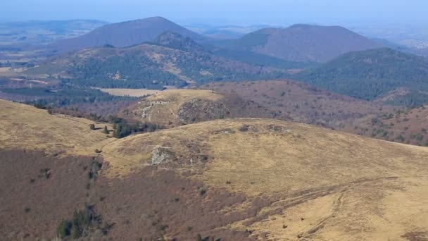 Panorama Relieve Volcánico Macizo Central Francia Día Frío Finales Otoño — Vídeo de stock