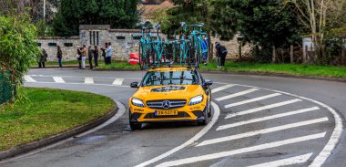 Beulle, Fransa - 10 Mart 2019: The Team Jumbo-Visma Paris-Nice 2019 'un 1..