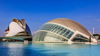 Valencia, İspanya - 2 Kasım 2022: İspanya 'nın Valencia şehrinde bulunan Hemisferic Binası ve Sanat Sarayı.