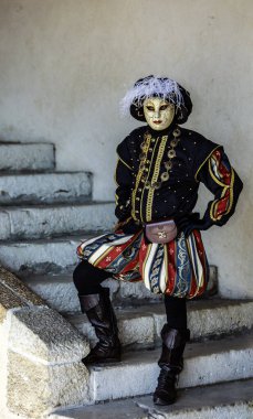 Annecy, Fransa, 16 Mart 2014: Annecy, Fransa, bir Venedik gerçek Venedik güzelliği kutluyor Karnaval sırasında poz gizli bir insan portresi.
