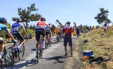 Cote de la Fage, Fransa - 16 Temmuz 2022: Cofidis Takımı 'ndan Alman bisikletçi Max Walscheid, Fransa Bisiklet Turu' nun 14.