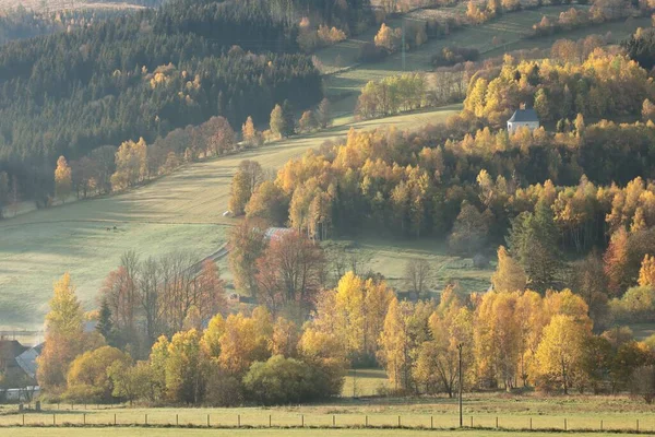 Idylická Podzimní Krajina Slunečného Říjnového Rána Sudetské Hory Česká Republika — Stock fotografie