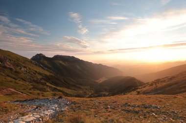 Gün doğumunda Tatra Dağları, Polonya.