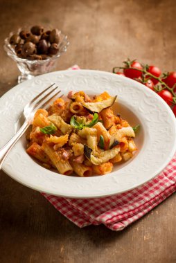 pasta with eggpalnts black olives tomato and basil