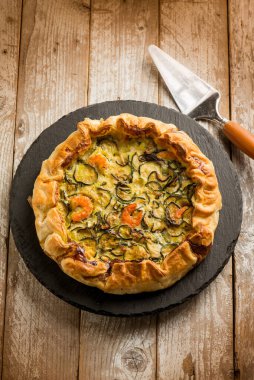 shrimp pie with zucchinis and mozzarella