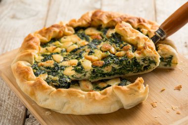 spinach pie with smoked scamorza cheese