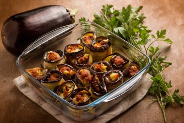 Patlıcan dolması peynirli peynirli mozzarella