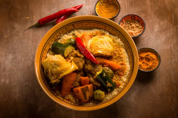 야채와 향신료와 양고기 Couscous 로열티 프리 스톡 이미지
