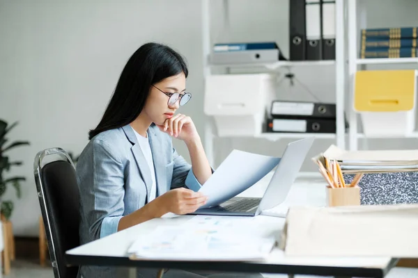 Young Asian Business Woman Online Working Laptop Home Office Young — Stock Photo, Image