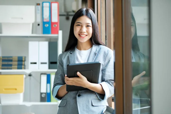 Young Asian Businesswoman Uses Laptop Contact Customer Working Hard Office — Stock Photo, Image