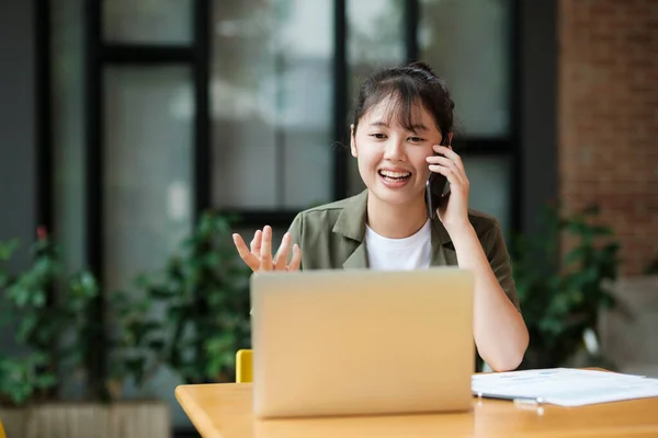 Young Asian Businesswoman Uses Mobile Phone Contact Customer Working Hard — Stock Photo, Image