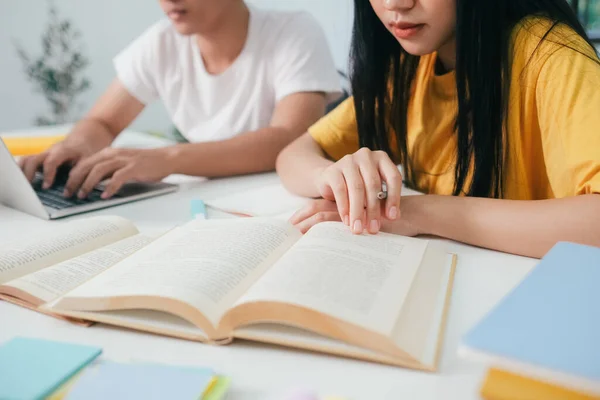Young Woman Man Studying Test Exam Tutor Book Friends Young — Stock Photo, Image